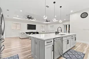 13204 Lake Magdalene Blvd, Tampa, FL 33618 - Photo 9