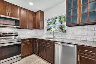 5631 4th St S, Saint Petersburg, FL 33705 - Photo 11