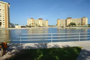 4550 Cove Cir, Saint Petersburg, FL 33708 - Photo 13
