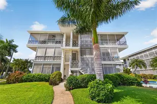 1000 N Shore Dr NE, Saint Petersburg, FL 33701 - Photo 1
