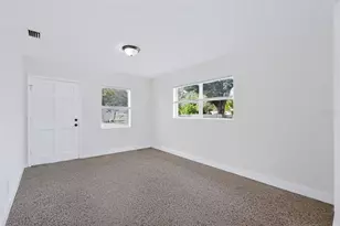 2438 N Ramona Cir, Tampa, FL 33612 - Photo 7