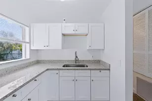 2438 N Ramona Cir, Tampa, FL 33612 - Photo 13