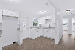 2438 N Ramona Cir, Tampa, FL 33612 - Photo 11