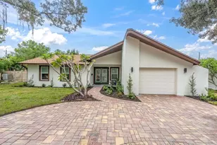 2010 Pinellas Point Dr S, Saint Petersburg, FL 33712 - Photo 1