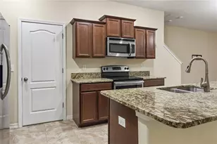 2011 Hawks View Dr, Ruskin, FL 33570 - Photo 11