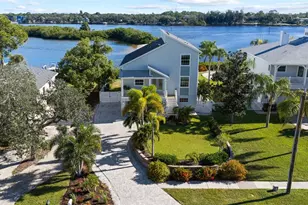 1512 Riverside Dr, Tarpon Springs, FL 34689 - Photo 1