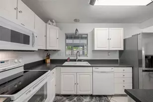 3705 W Tyson Ave, Tampa, FL 33611 - Photo 7