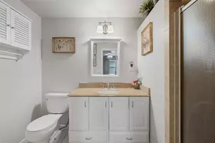 3705 W Tyson Ave, Tampa, FL 33611 - Photo 15