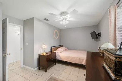 3705 W Tyson Avenue, Tampa, FL 33611 - Photo 9