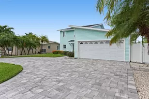 544 Lillian Dr, Madeira Beach, FL 33708 - Photo 3