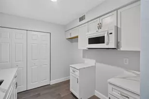 876 116th Ave N, Saint Petersburg, FL 33716 - Photo 9