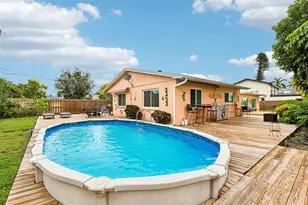 398 Colony Point Rd S, Saint Petersburg, FL 33705 - Photo 3