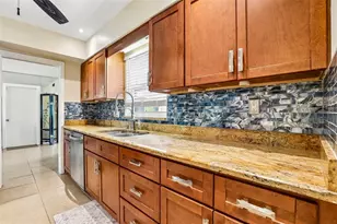 398 Colony Point Rd S, Saint Petersburg, FL 33705 - Photo 13