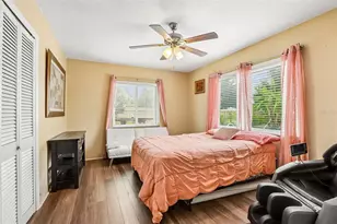 398 Colony Point Rd S, Saint Petersburg, FL 33705 - Photo 23