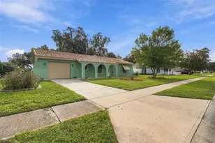 8410 Angela Ct, Zephyrhills, FL 33541 - Photo 3