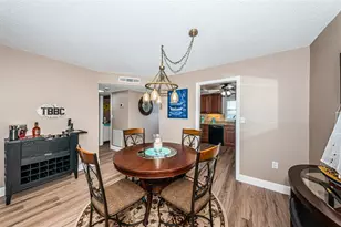 4575 Cove Cir, Saint Petersburg, FL 33708 - Photo 13