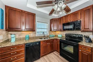 4575 Cove Cir, Saint Petersburg, FL 33708 - Photo 7