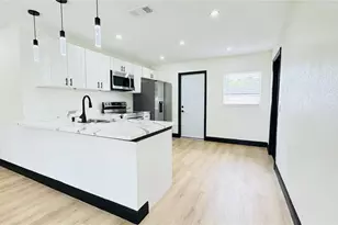 7017 Sandhurst Dr, Tampa, FL 33619 - Photo 5