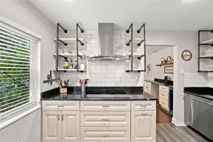1926 Burlington Ave N, Saint Petersburg, FL 33713 - Photo 13