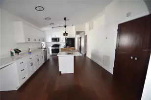 2918 10th St N, Saint Petersburg, FL 33704 - Photo 13
