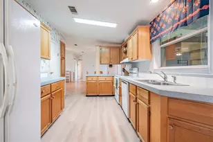 37700 Neukom Ave, Zephyrhills, FL 33541 - Photo 5
