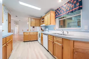 37700 Neukom Ave, Zephyrhills, FL 33541 - Photo 13