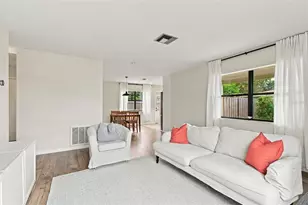 1672 Rainbow Dr, Clearwater, FL 33755 - Photo 5