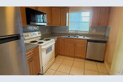 2830 Somerset Park Drive #202, Tampa, FL 33613 - Photo 5