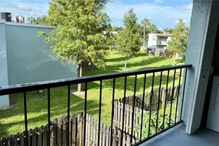 2830 Somerset Park Dr, Tampa, FL 33613 - Photo 23