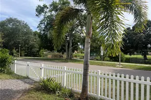 1726 55th St S, Gulfport, FL 33707 - Photo 3