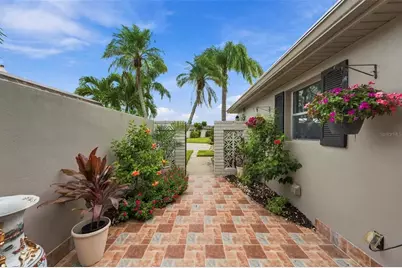 427 Boca Ciega Point Boulevard N, Saint Petersburg, FL 33708 - Photo 3
