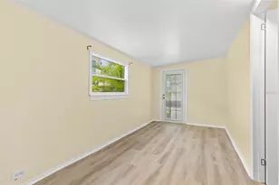 6830 Americana Dr NE, Saint Petersburg, FL 33702 - Photo 23