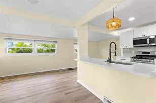 6830 Americana Dr NE, Saint Petersburg, FL 33702 - Photo 5