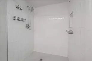 21610 Lagoon Dr, Lutz, FL 33549 - Photo 13