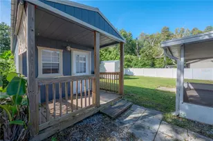 21610 Lagoon Dr, Lutz, FL 33549 - Photo 23