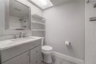 21610 Lagoon Dr, Lutz, FL 33549 - Photo 11