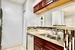 8643 Mallard Reserve Dr, Tampa, FL 33614 - Photo 7