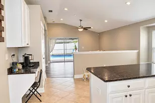 421 Thicket Crest Rd, Seffner, FL 33584 - Photo 5