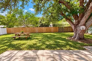 644 Manor Dr W, Dunedin, FL 34698 - Photo 9