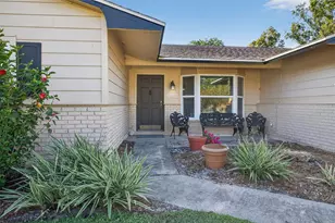1004 Mandalay Dr, Brandon, FL 33511 - Photo 9