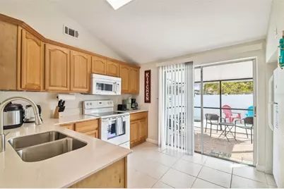 7607 Woodland Oaks Court, Tampa, FL 33615 - Photo 9