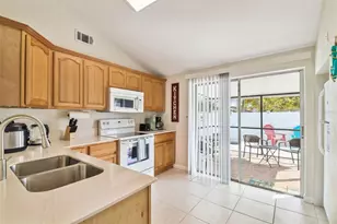 7607 Woodland Oaks Ct, Tampa, FL 33615 - Photo 9