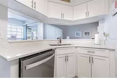 6907 Stones Throw Circle N #2203, Saint Petersburg, FL 33710 - Photo 11