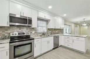 3938 Versailles Dr, Tampa, FL 33634 - Photo 23