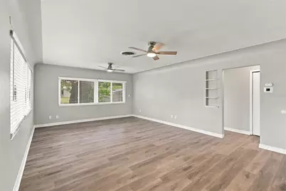 10719 Cherokee Drive, Saint Petersburg, FL 33708 - Photo 7