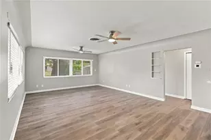 10719 Cherokee Dr, Saint Petersburg, FL 33708 - Photo 7