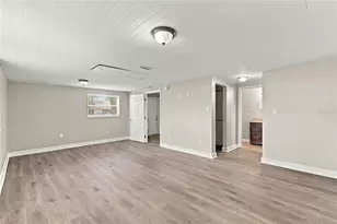 10719 Cherokee Dr, Saint Petersburg, FL 33708 - Photo 21