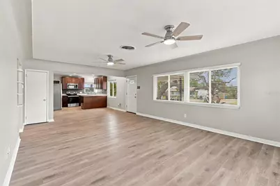10719 Cherokee Drive, Saint Petersburg, FL 33708 - Photo 9