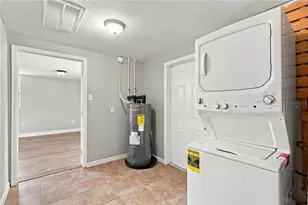 10719 Cherokee Dr, Saint Petersburg, FL 33708 - Photo 17