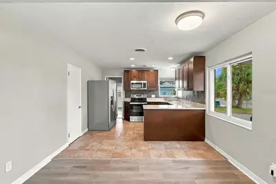10719 Cherokee Drive, Saint Petersburg, FL 33708 - Photo 13